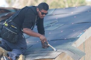 professional asphalt roofer